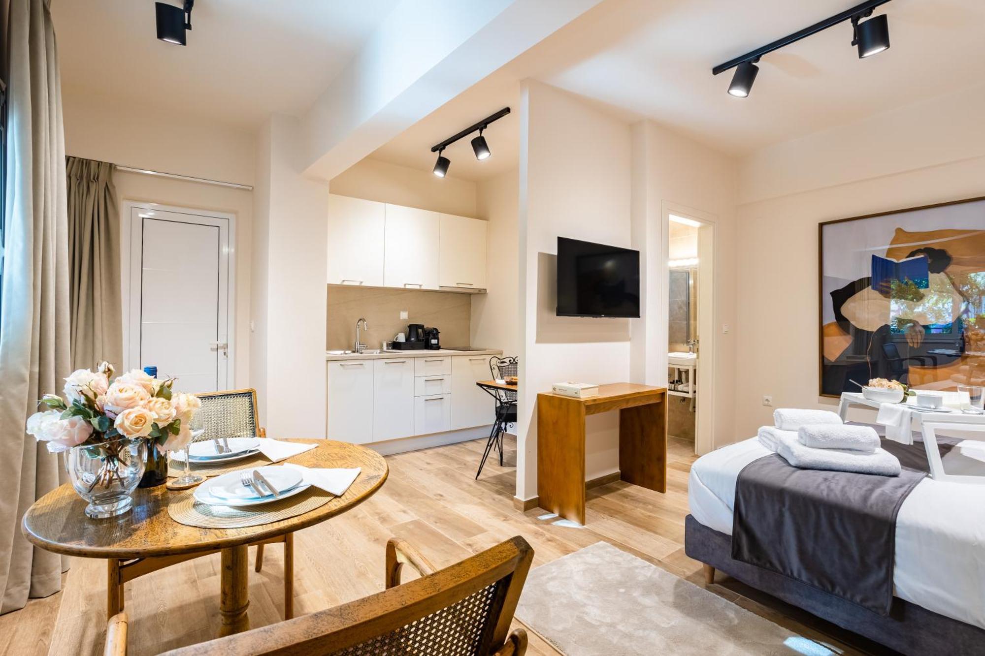 Villy'S Comfort Zone Apartments Kalamata Ngoại thất bức ảnh