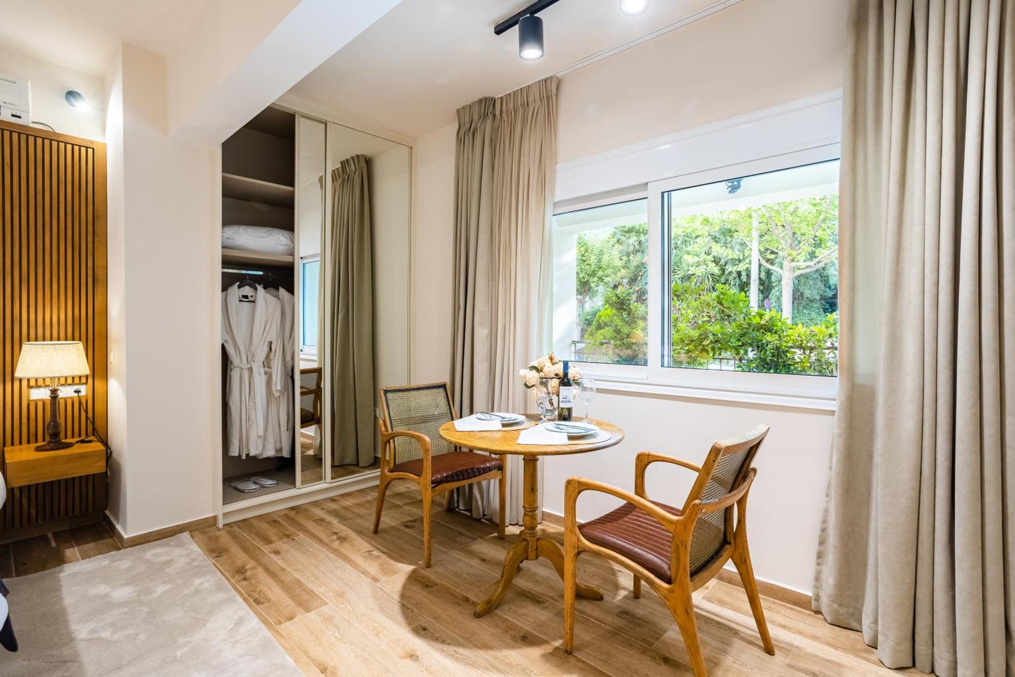 Villy'S Comfort Zone Apartments Kalamata Ngoại thất bức ảnh
