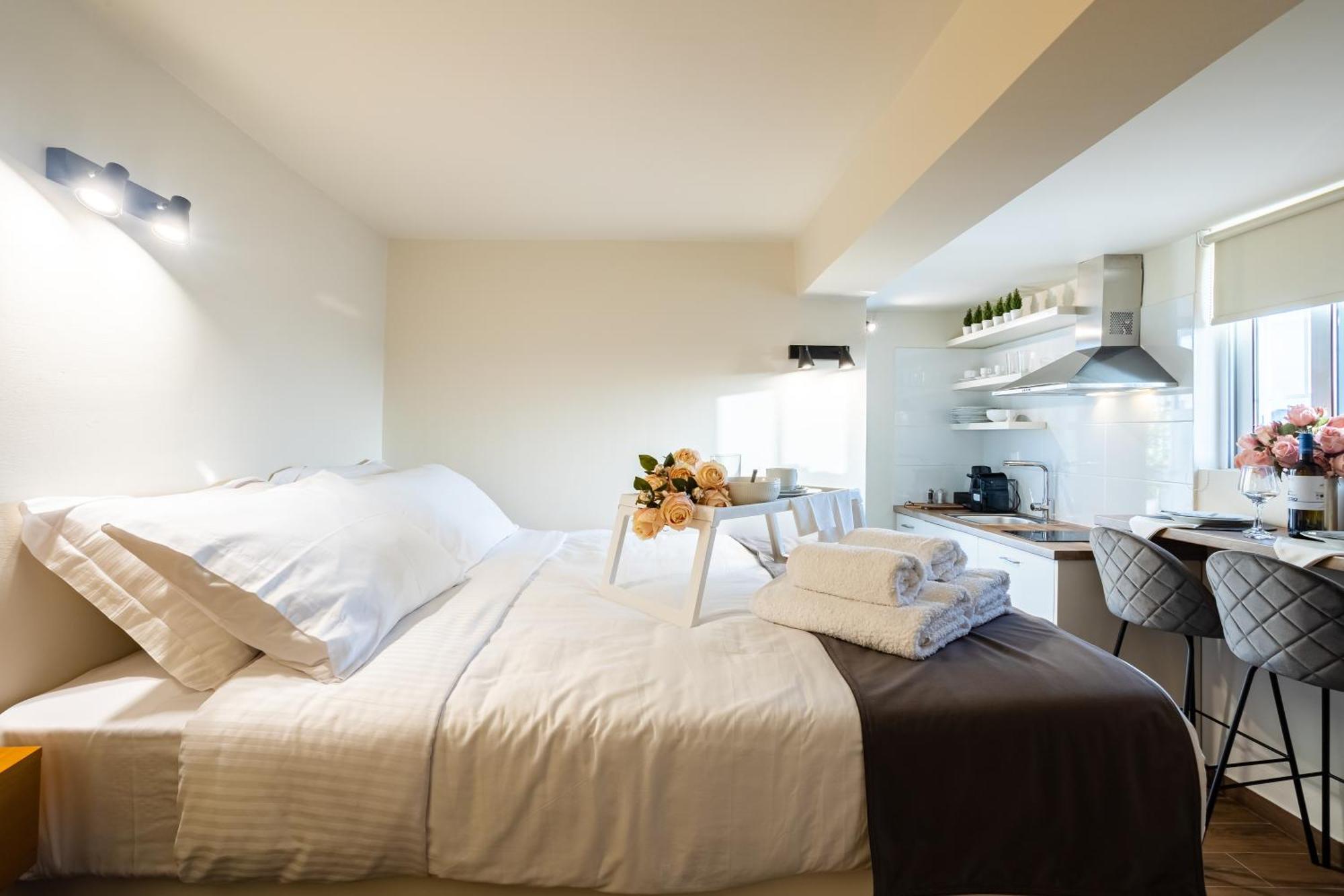 Villy'S Comfort Zone Apartments Kalamata Ngoại thất bức ảnh