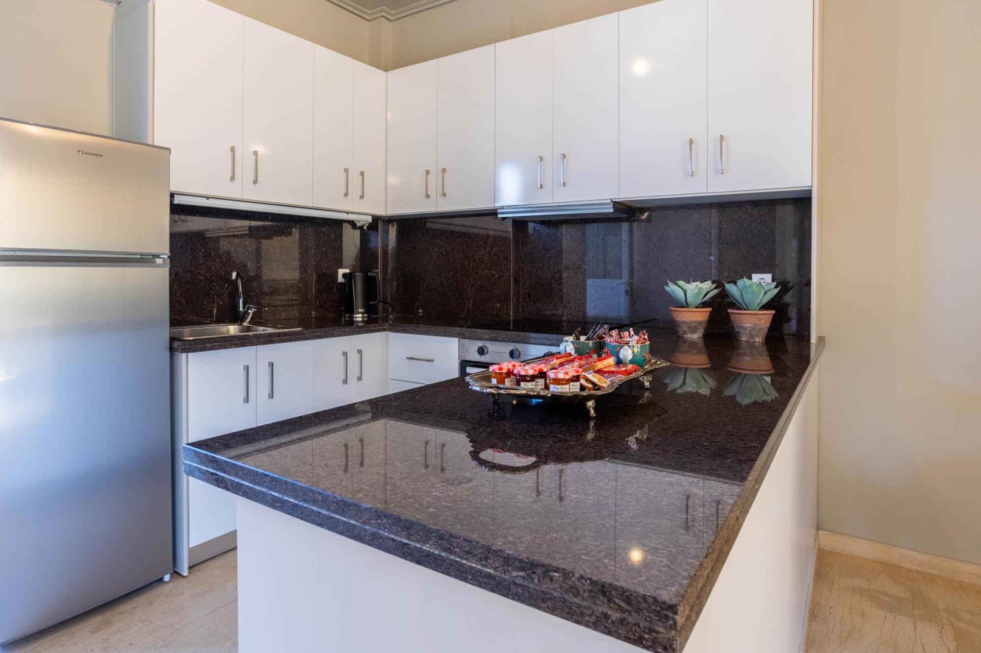 Villy'S Comfort Zone Apartments Kalamata Ngoại thất bức ảnh